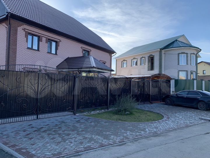 Коттедж 382 м² на участке 10 сот.