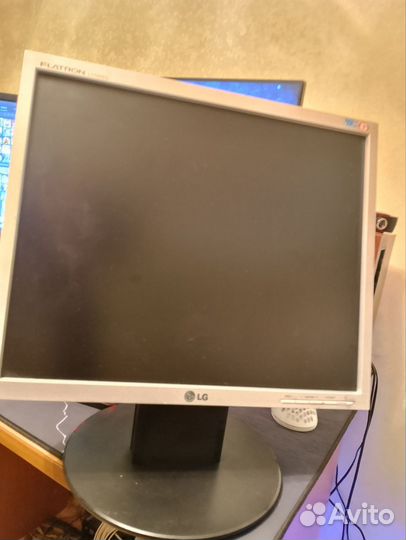 Монитор LG Flatron L1750SQ