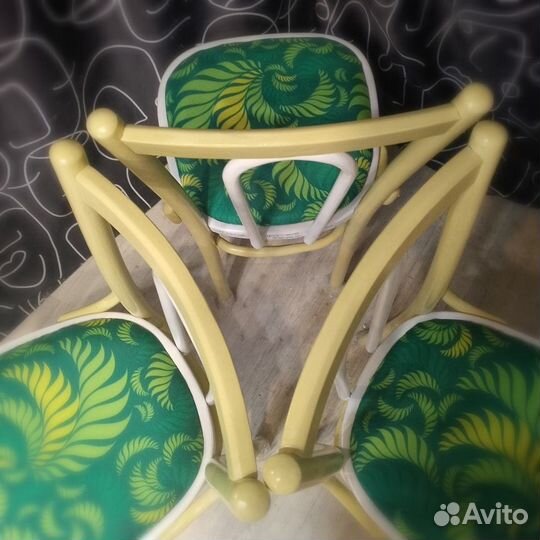 Кухонный стол и стулья