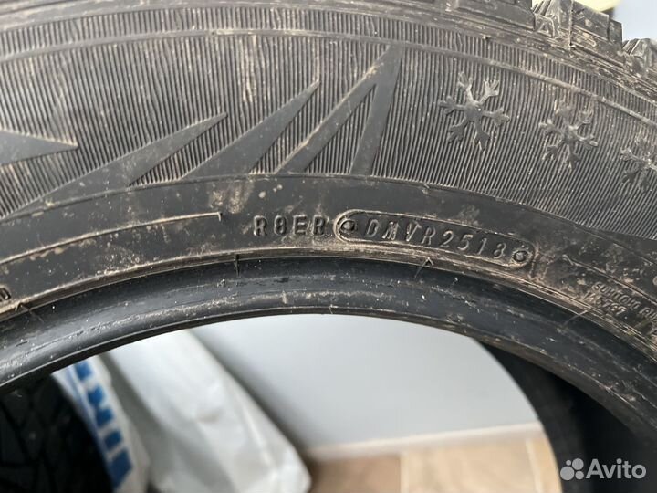 Dunlop Grandtrek Ice 02 215/60 R17 100