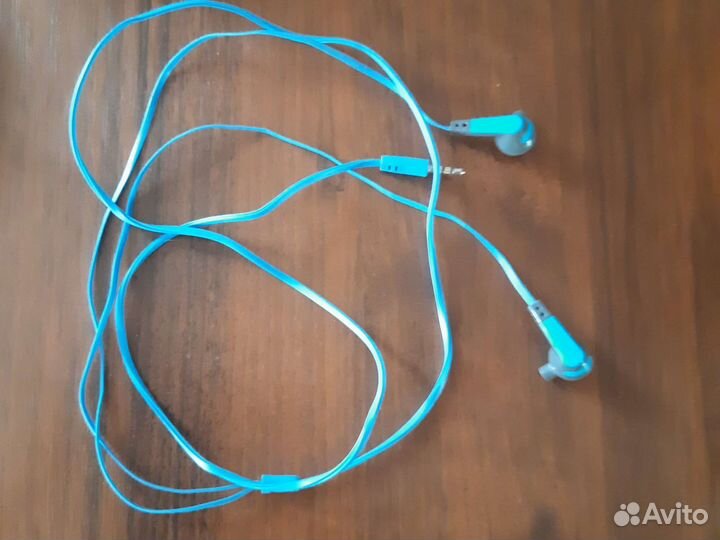 Проводные наушники