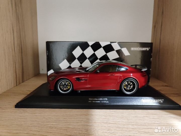 Mercedes-Benz AMG GT-R 2021 / Minichamps 1:18