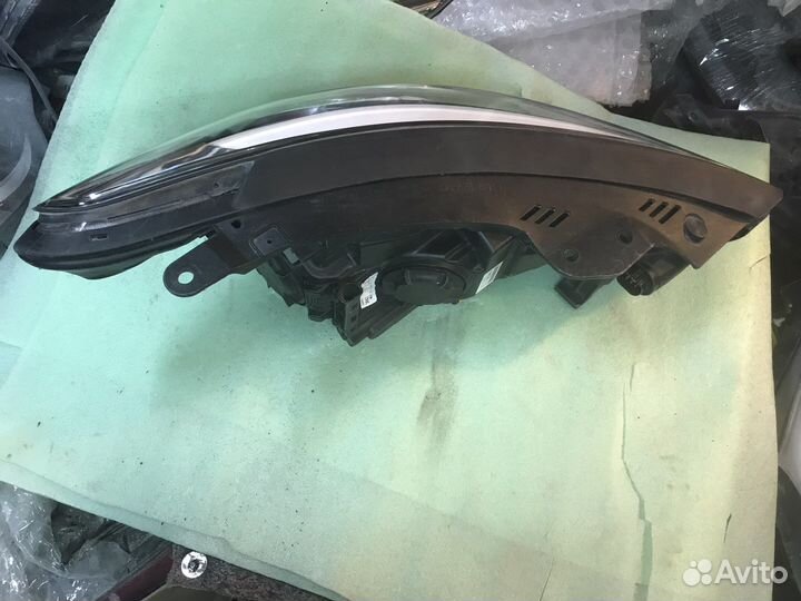 Фара Hyundai SantaFe Grand 3 ксенон 15-18 г