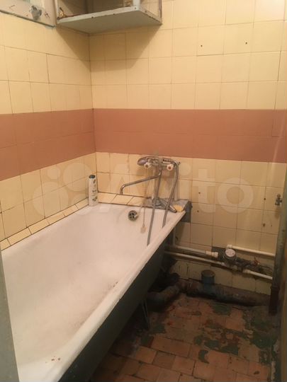 2-к. квартира, 43 м², 1/9 эт.