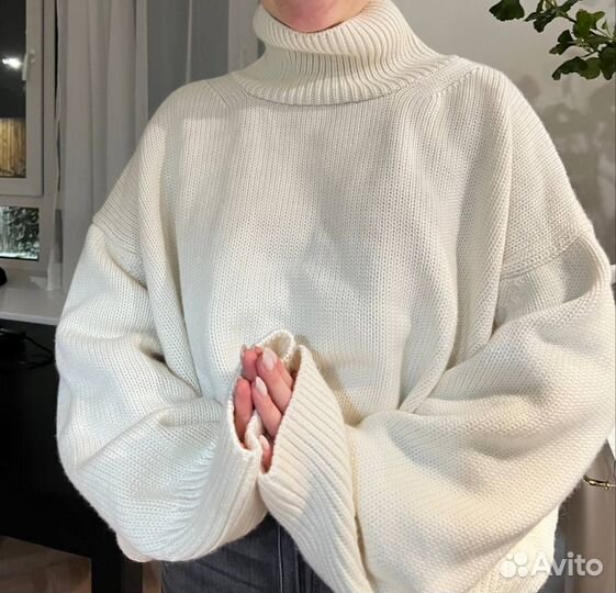 Белый объемный свитер с горлом Rogov