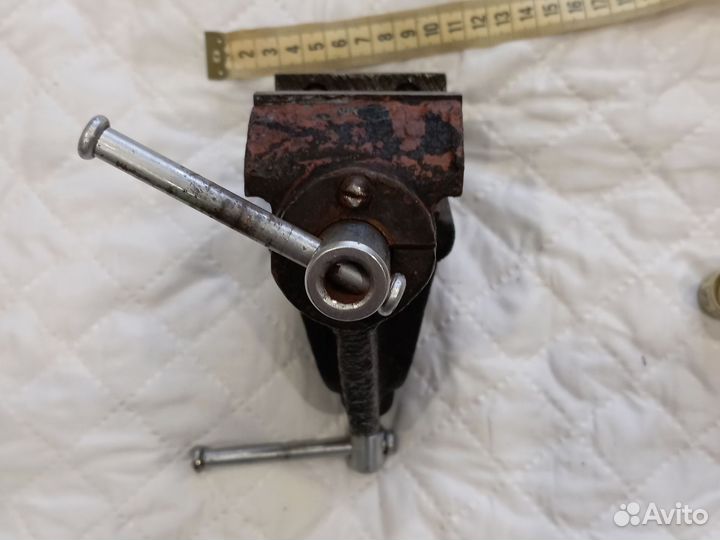 Тиски слесарные настольные СССР