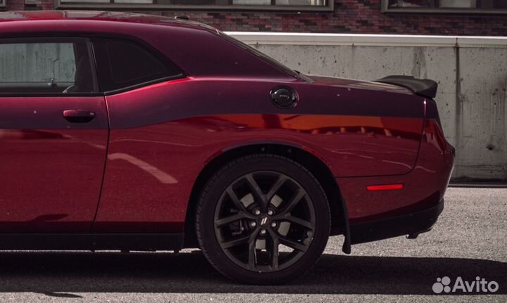 Аренда Dodge Challenger от одной минуты в Москве