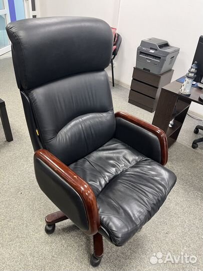 Кресло руководителя кожаное chairman 417