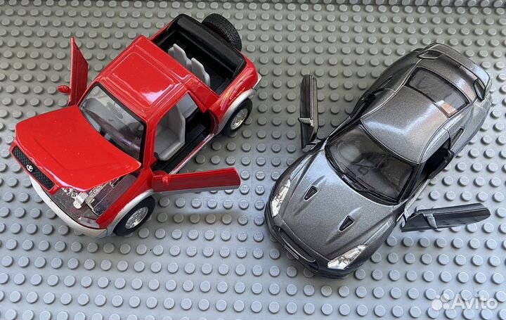 Модели машин Toyota и Nissan Kinsmart