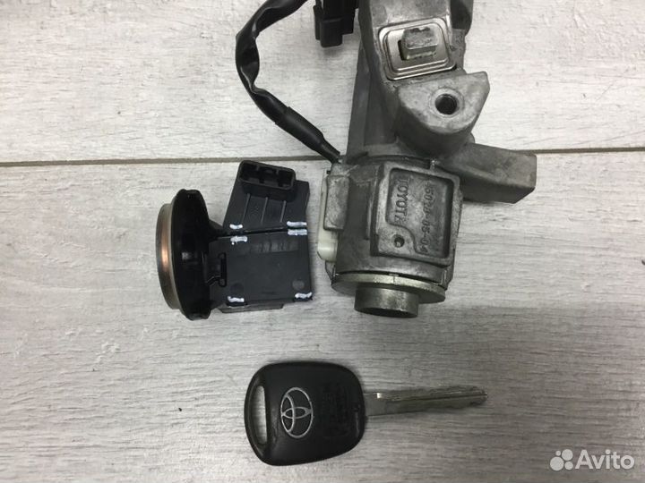 Замок зажигания Toyota Avensis универсал 1ZZ-FE