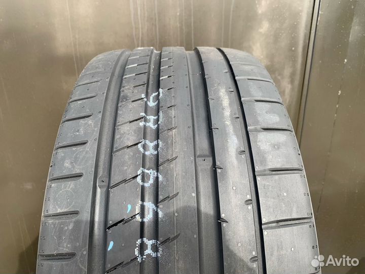 Yokohama Advan Sport V107 255/35 R19 96Y