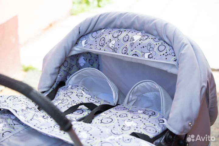 Двухместная коляска