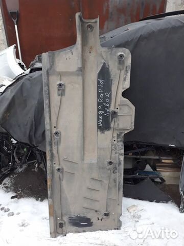 Защита антигравийная левая Шкода Рапид