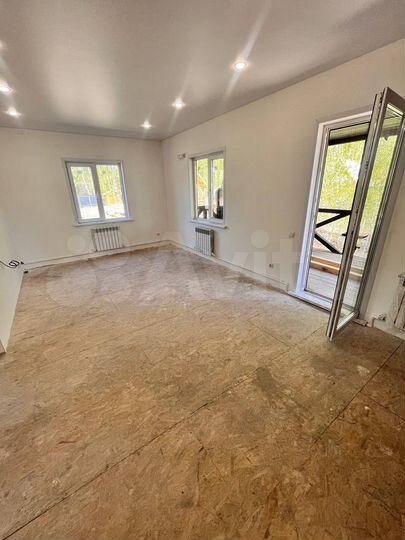 Дом 180 м² на участке 6 сот.