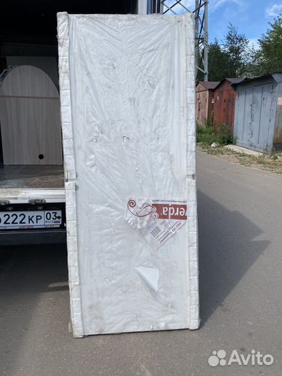 Дверь бу белая