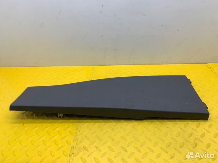 Накладка стойки ремня безопасности левая Ford