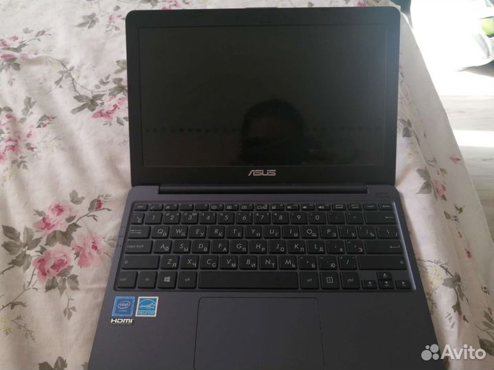 Ноутбук asus