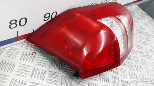 Фонарь задний правый chrysler 300C 1 (4BL18MY01)