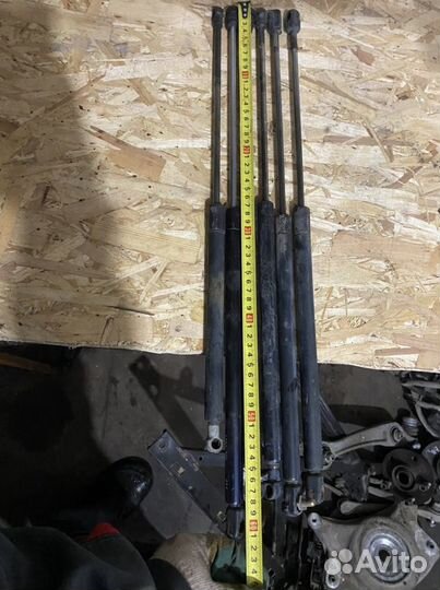 Газовые упоры на mitsubishi carisma