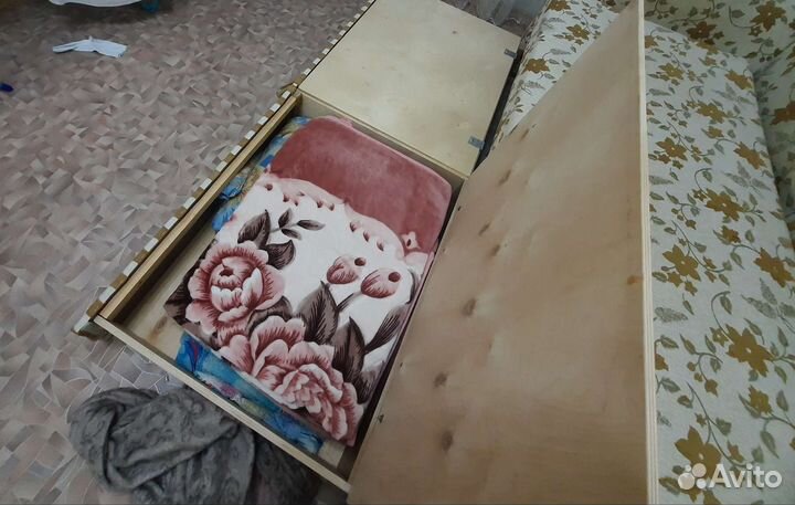 Диван
