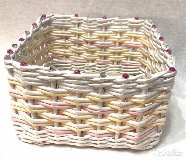 Плетеные корзины и подносы