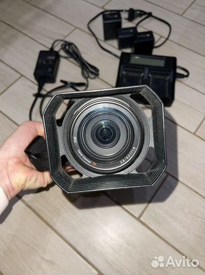 Видеокамера Sony 4k fdr-ax700 + подарки