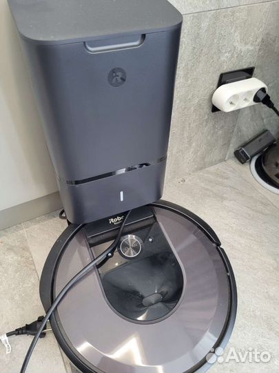 Robot Roomba i7 со станцией самоочистки