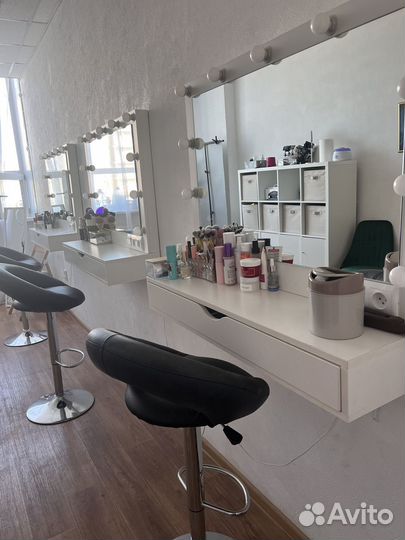 Столик для визажиста бу