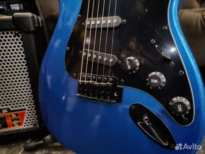 Электрогитара под Fender + Roland Cube + Аксессуар