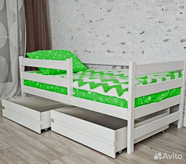 Кроватка из натурального дерева от 2х лет с бортик