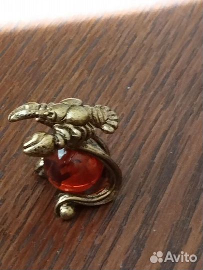 Фигурка знака зодиака бронза с янтарём, Рак