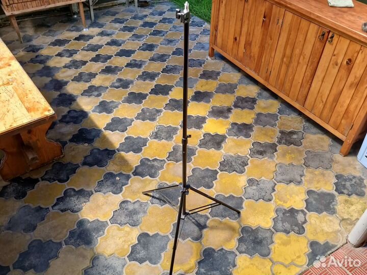 Кольцевая лампа на штативе