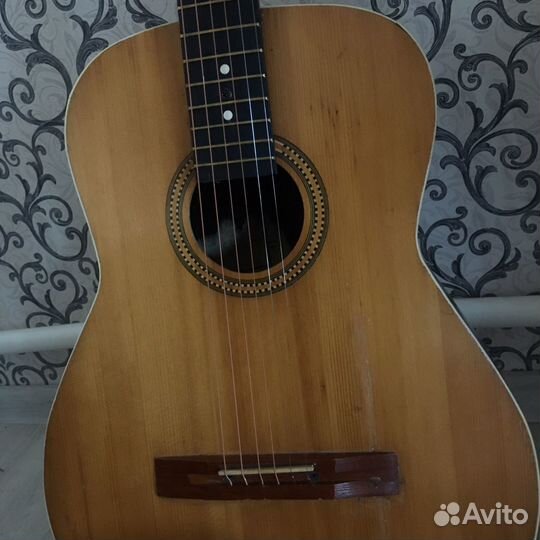 Акустическая гитара