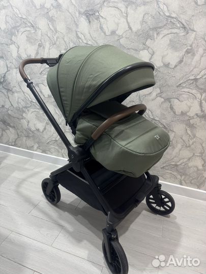 Коляска прогулочная всесезонная