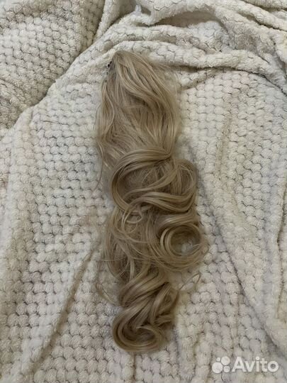 Накладной хвост русый завитый