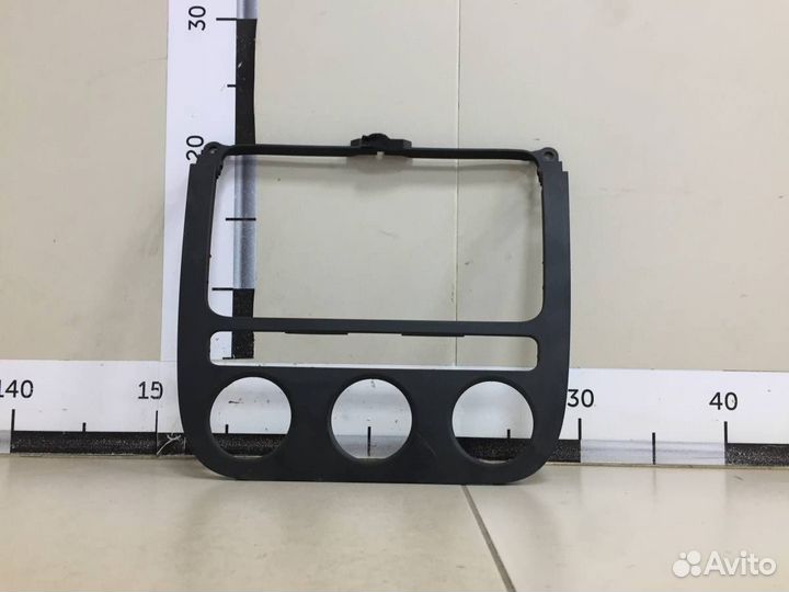 Рамка магнитолы Volkswagen Jetta 1K 2006-2011