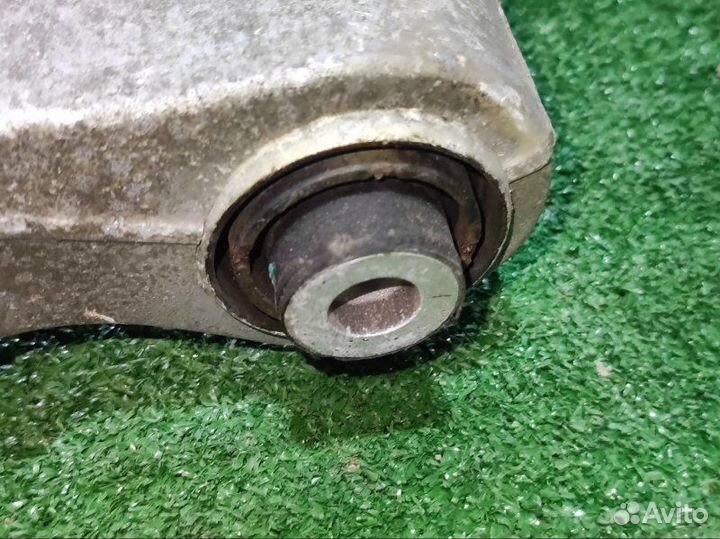 Рычаг задней подвески левый Mercedes-Benz