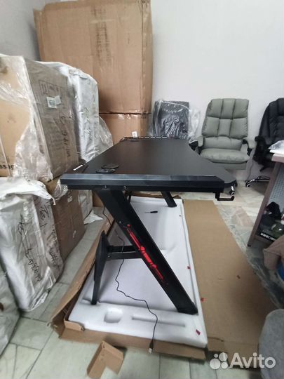 Компьютерный стол новый