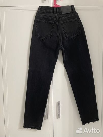Джинсы mom черные