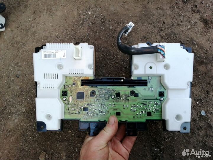 Блок управления климатом Nissan Patrol Y62