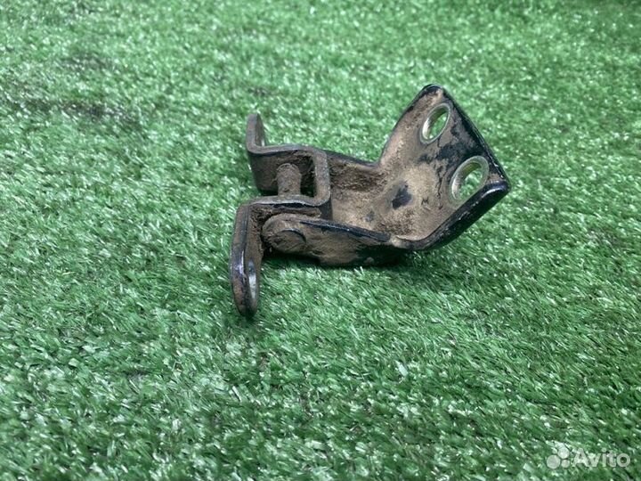Петля двери задняя правая Kia Spectra
