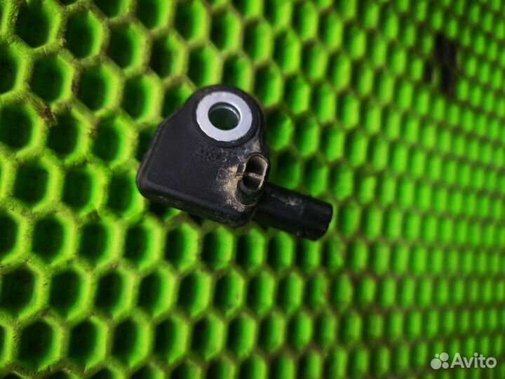 Датчик удара на VW Passat B8 2015-2019