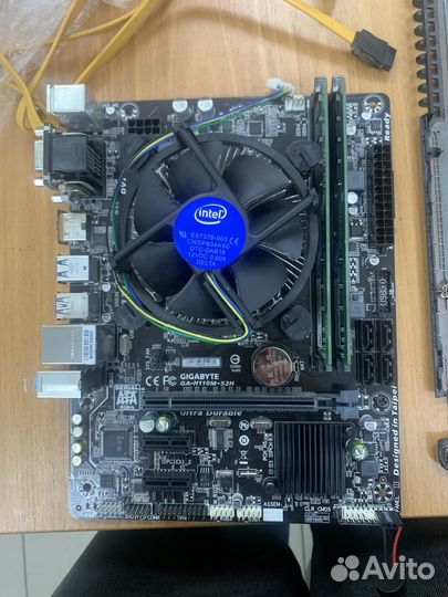 Материнская плата с процессором и памятью