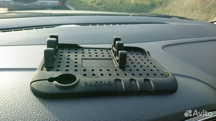 Автозарядное устройство с держателем