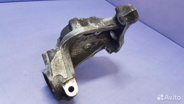 Кулак поворотный передний левый BMW 1-серия E87/E