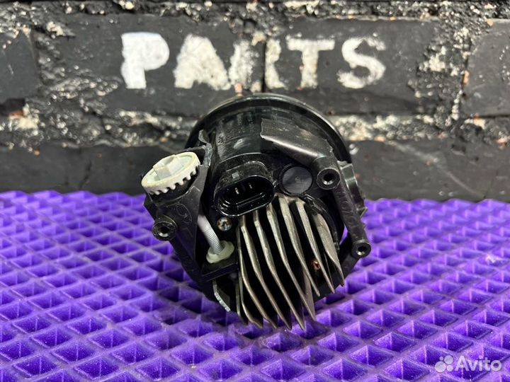 Фара противотуманная левая Toyota Harrier