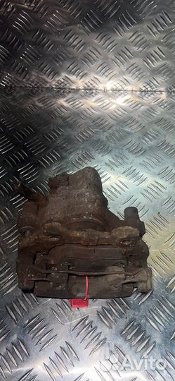 Суппорт тормозной задний правый Renault Laguna 3