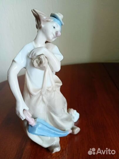 Статуэтка фарфор клоун