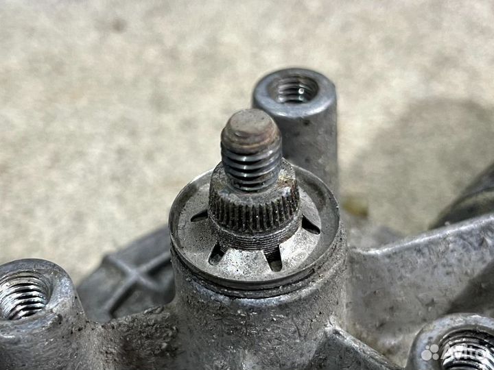 Моторчик стеклоочистителя передний VW Golf II