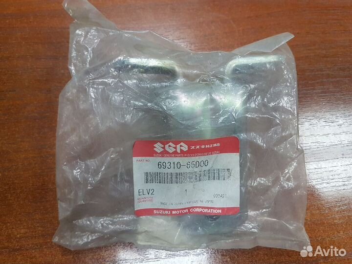 Петля двери передней левой нижняя Suzuki Grand Vit